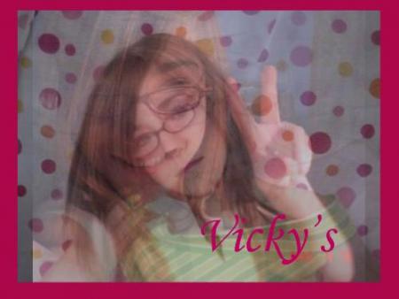 La PtItE ViCkY lOOl :P